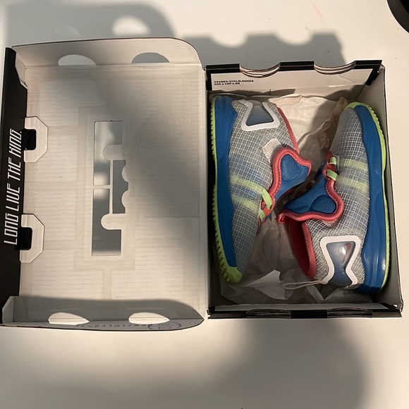 LebronXIX (TD) Toddler Boy Size 8 - Picture 9 of 9